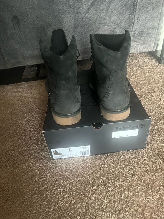 Timberland Men's Black Nubuck Boots with Tan Lug Sole - Picture 3 of 5